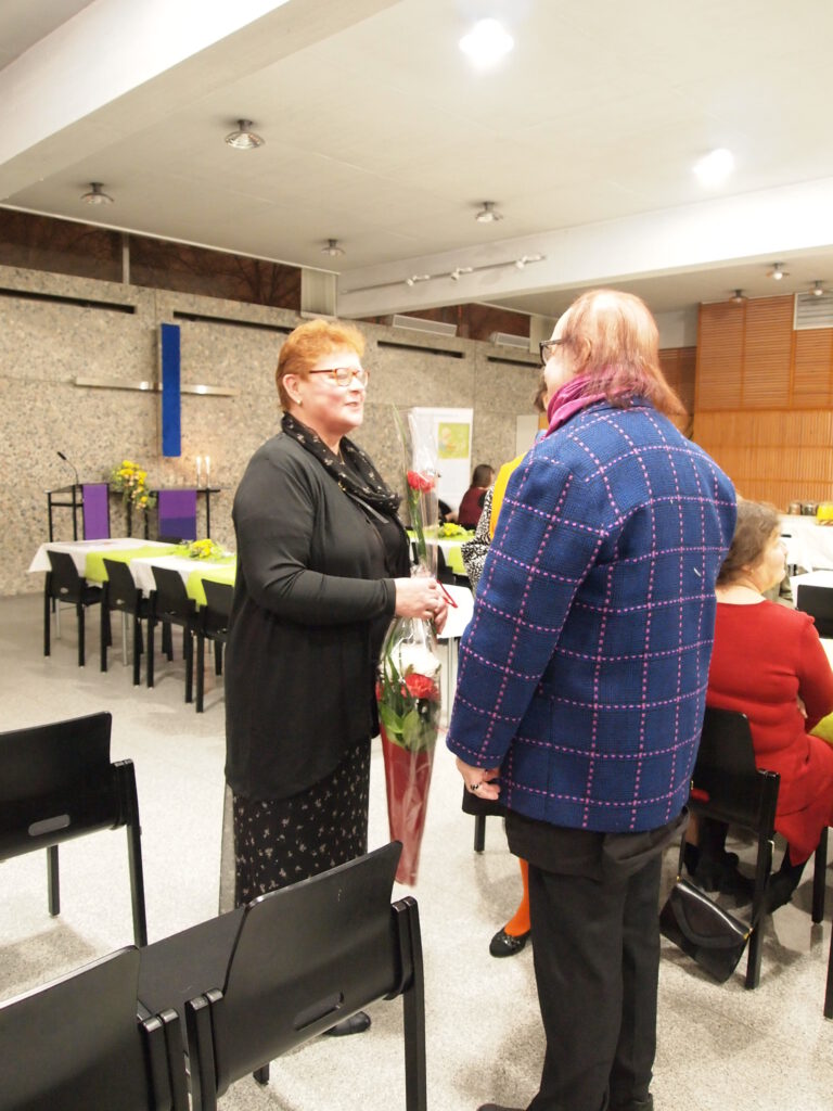 Puheenjohtaja Hannele Nykänen ja Risto Asikainen